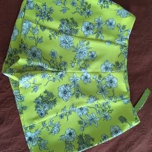 NWT Gianni Bini shorts M yellow floral